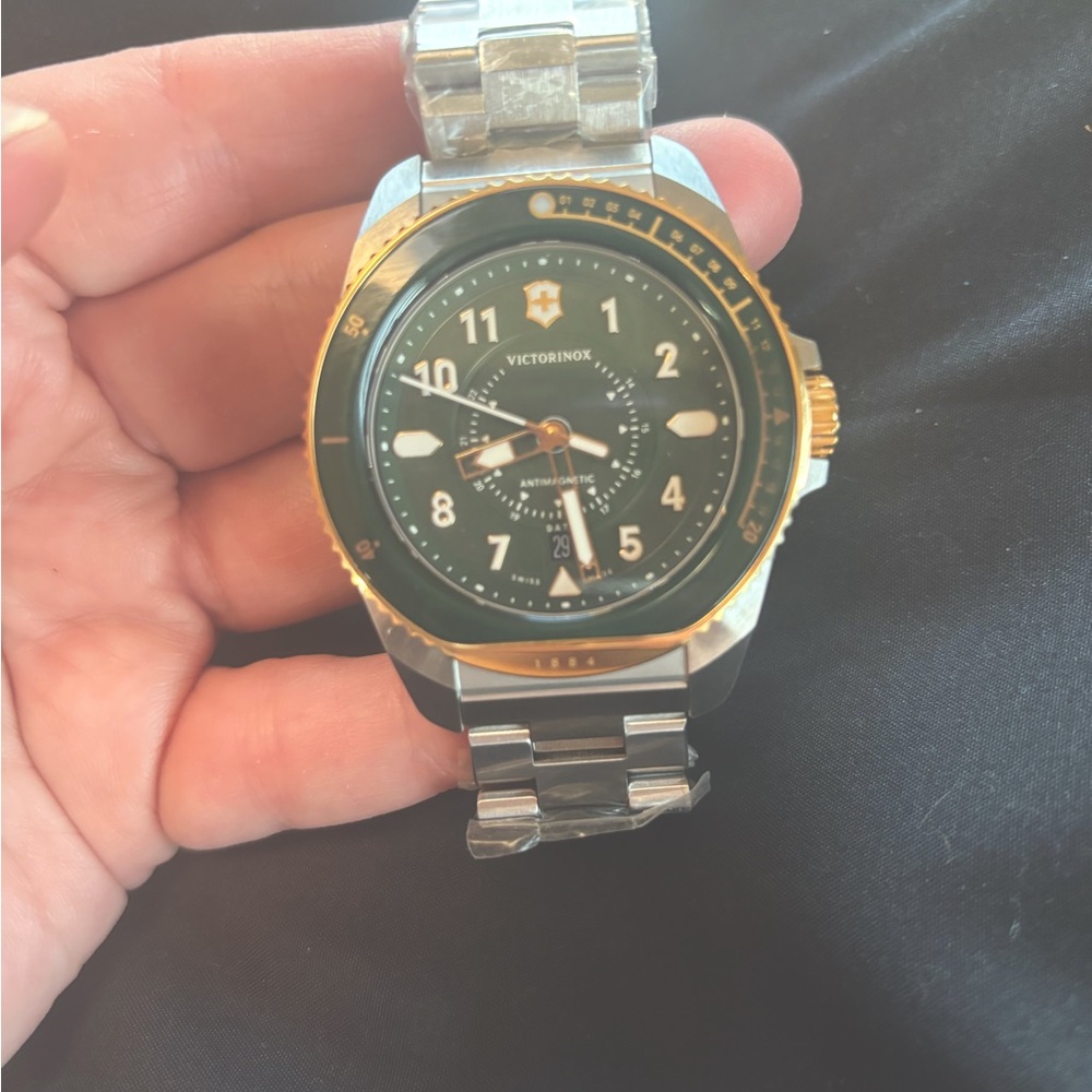 New Victorinox Swiss Army Watch